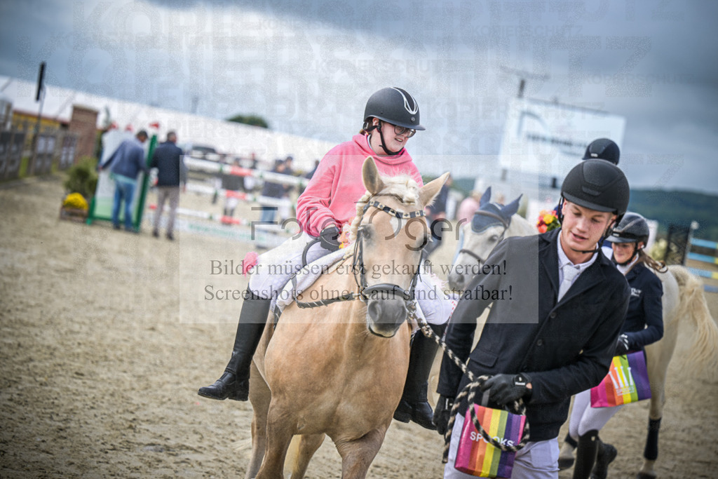 DOS_0493 | Entdecke hochwertige Reitturnierfotos von Foto Oger. Professionell, emotional und authentisch – jetzt Lieblingsmomente im Shop bestellen.Deutschlandweite Turnierfotografie. - Realisiert mit Pictrs.com