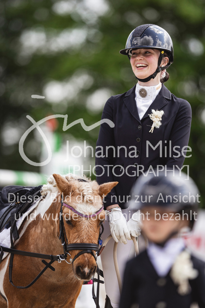 260509_PfSpTa_16_Führzügel-WB-635 | Deine schönsten Turniermomente als professionelle Fotos! Entdecke hochwertige Pferdesport-Fotografie im Online-Shop. Jetzt Fotos finden & bestellen!