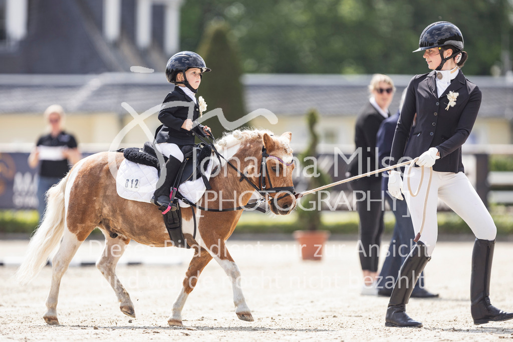 260509_PfSpTa_16_Führzügel-WB-615 | Deine schönsten Turniermomente als professionelle Fotos! Entdecke hochwertige Pferdesport-Fotografie im Online-Shop. Jetzt Fotos finden & bestellen!
