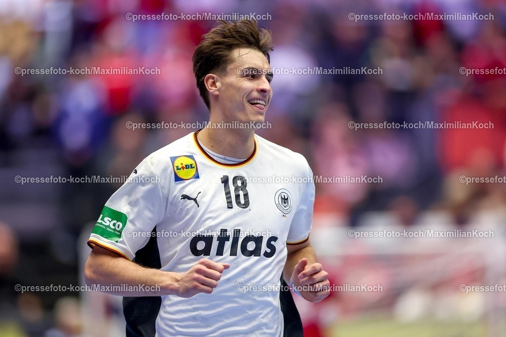 EHF22012601112 | 22.01.2026, Handball, Men's EHF EURO 2026, Deutschland - Portugal, Jyske Bank Boxen in Herning, Dänemark, Main Round:  Julian Köster (Germany #18)  jubelnd