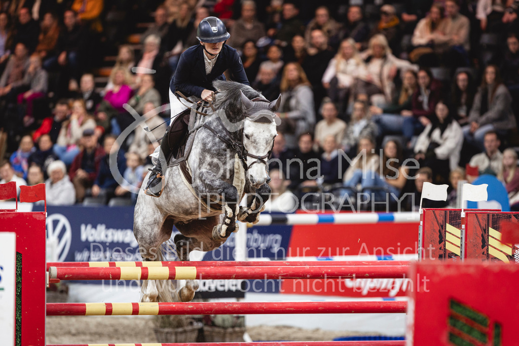 241102_Oldenburg_FinaleWaldbach-151 | Deine schönsten Turniermomente als professionelle Fotos! Entdecke hochwertige Pferdesport-Fotografie im Online-Shop. Jetzt Fotos finden & bestellen!