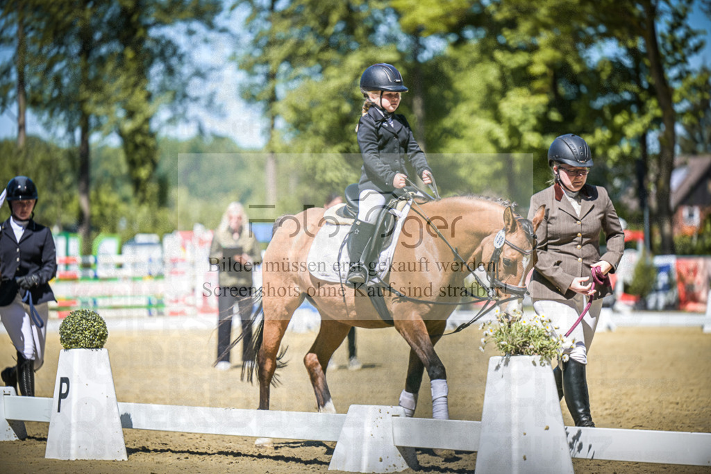 DOS_8753 | Entdecke hochwertige Reitturnierfotos von Foto Oger. Professionell, emotional und authentisch – jetzt Lieblingsmomente im Shop bestellen. - Realisiert mit Pictrs.com