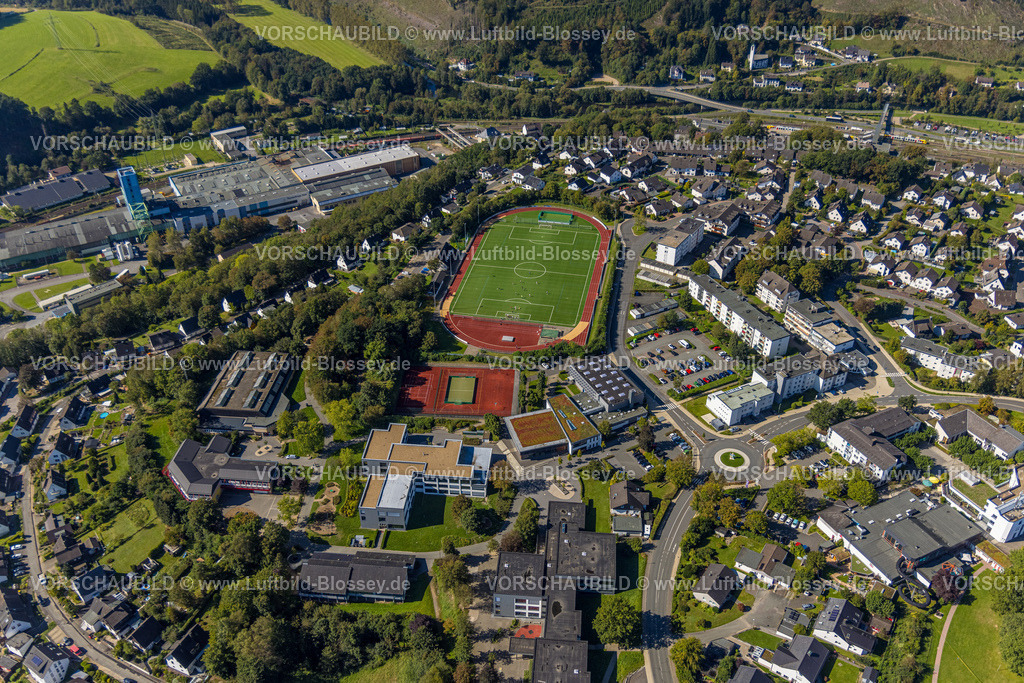 Finnentrop230908652 | Luftbild, Sportplatz des FC Finnentrop, Bigge-Lenne Gesamtschule, Gutenbergschule,Mehrzweckturnhalle,  Finnentrop, Sauerland, Nordrhein-Westfalen, Deutschland