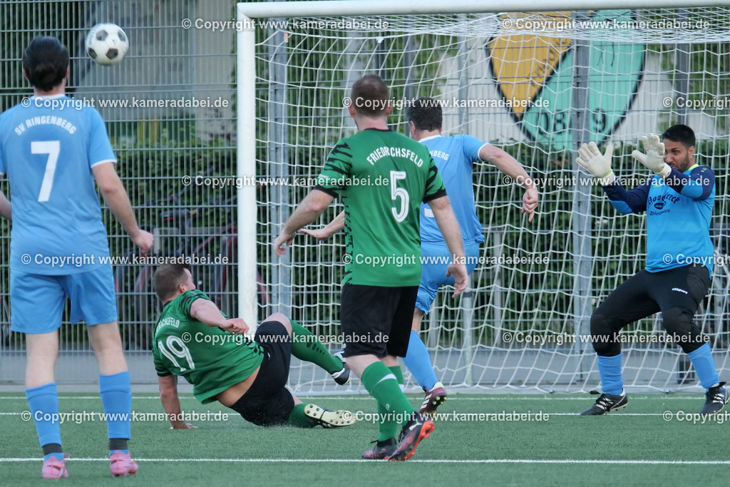 Fußball Kreispokal 25/26 Ü 32 : Spiel um Platz 3 : SV 08/29 Friedrichsfeld - SV Ringenberg AH  2 : 1 | Fußball Kreispokal 25/26 Ü 32 : Spiel um Platz 3 : SV 08/29 Friedrichsfeld - SV Ringenberg AH  2 : 1Spielort : Voerde Friedrichsfeld - Realisiert mit Pictrs.com