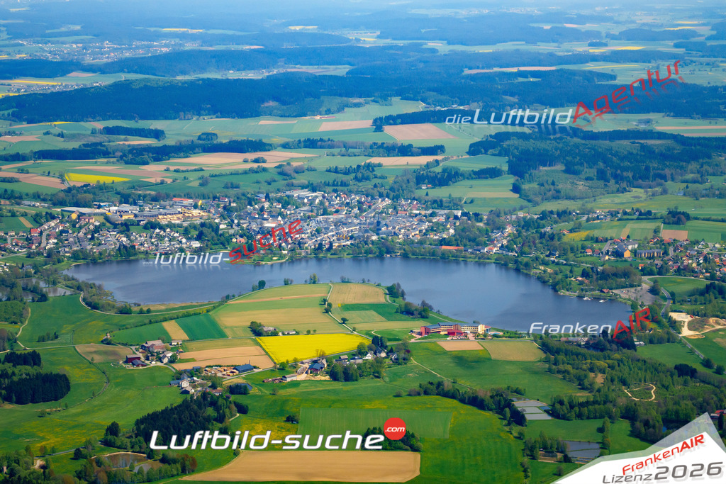 Die Luftaufnahme Weiherhoefen - Weissenstadt wurde vom UL-Flugzeug (keine Drohne) aus fotografiert.Hohe Druck- Auflösung-die Geschenkidee!