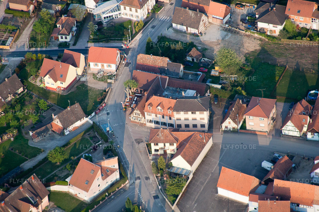 Luftbild: Rue du Loh in Munchhausen im Bundesland Bas-Rhin in Frankreich. – Foto: IMG_40316.jpg vom 22.04.2011 durch Werner Riehm/FLY-FOTO.de – Auflösung des Originals: 4752 x 3168 px