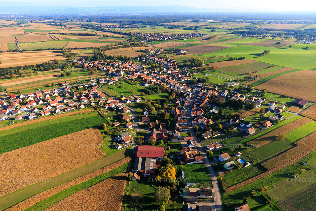 Aerial view: View of the town from the north in Aschbach in the state Bas-Rhin, France.Photo: IMG_150137.jpg taken on 10/11/2025 by Werner Riehm/FLY-FOTO.comResolution of the original: 6000 x 4000 px