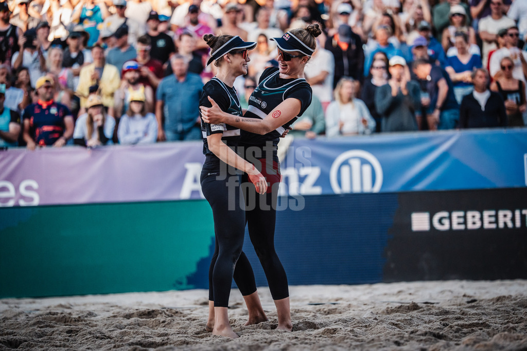 Beachvolleyball | Frauen | Deutsche Meisterschaften 2025 Timmendorfer Strand | 06.09.2025 | v.l. Cinja Tillmann und Svenja Müller jubeln nach dem Sieg