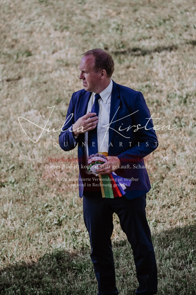 DSC_2590 | Pferde- und Turnierfotografie in Westsachsen. Pferdeportraits, Auftragszeichnungen und intuitive Kunst.