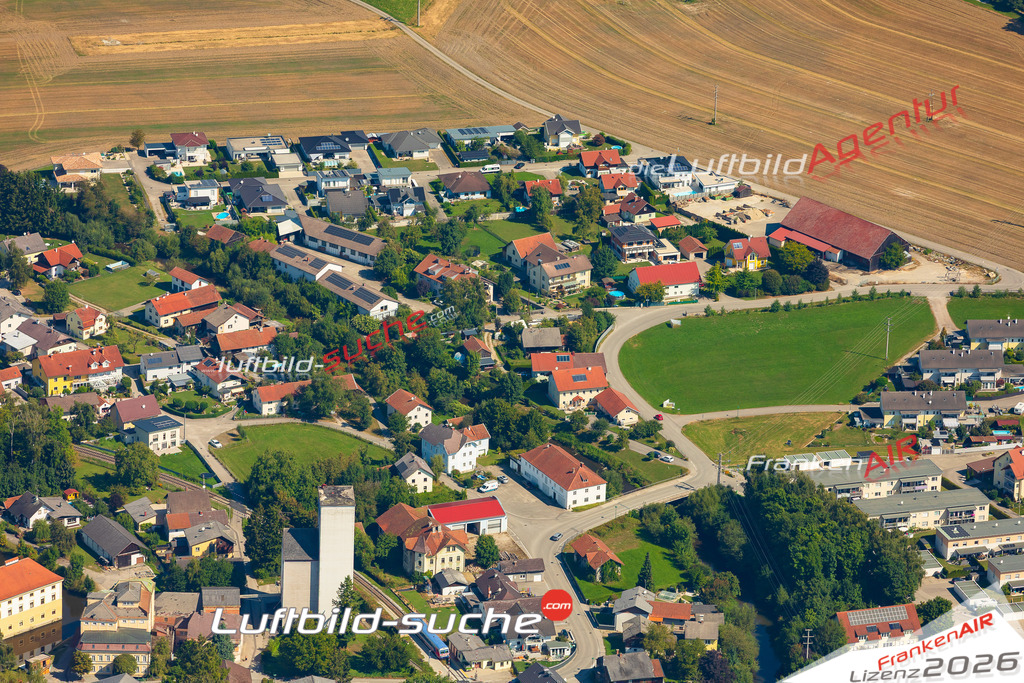 Luftaufnahme von Aurolzmünster - Die Luftaufnahme wurde 2025 vom UL-Flugzeug heraus erstellt ( keine Drohne ) - Hochauflösende Luftaufnahme - für professionelle Ausdrucke geeignet. Die Geschenkidee !Mit Lizenz und Bildrechte bestellbar