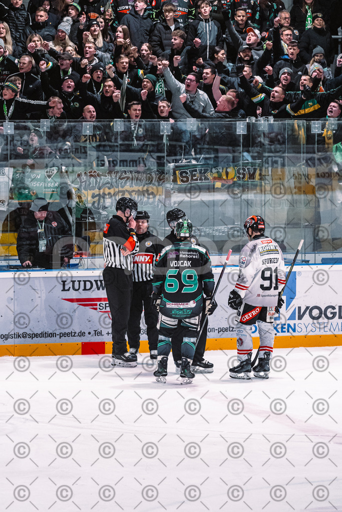 Alligators_vs_Memmingen_05_12_2025-191 | Höchstadt Alligators Fotogalerie: Eishockey-Action aus Franken. Professionelle Spielfotos, Portraits & Stadionbilder zum Download. Jetzt entdecken! - Realized with Pictrs.com