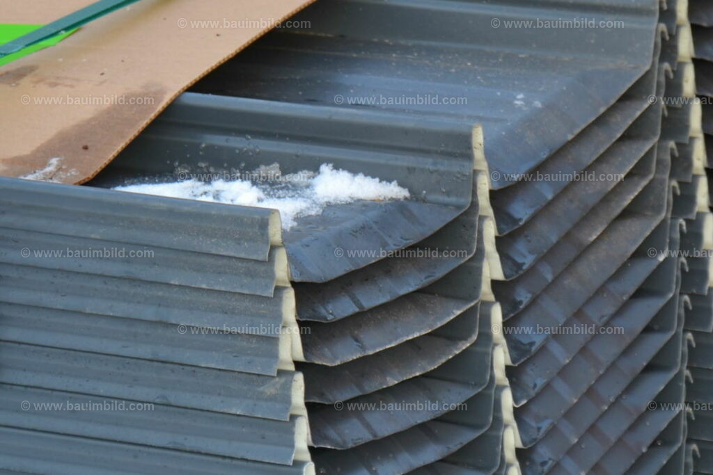 bib-lg11-spenglerarbeiten-0104 | Nach LV-Leistungsgruppen sortierte Detailfotos über den Bau eines Hauses. Alle Hausbau-Bilder direkt vom Urheber und Autor der Website Haus-Selber-Bauen.com