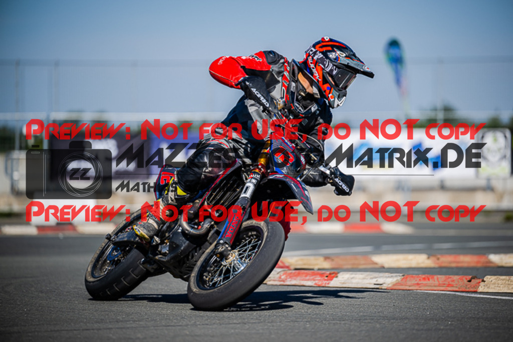 MaZZes_FotoMatrix_220903_0477 | UE40