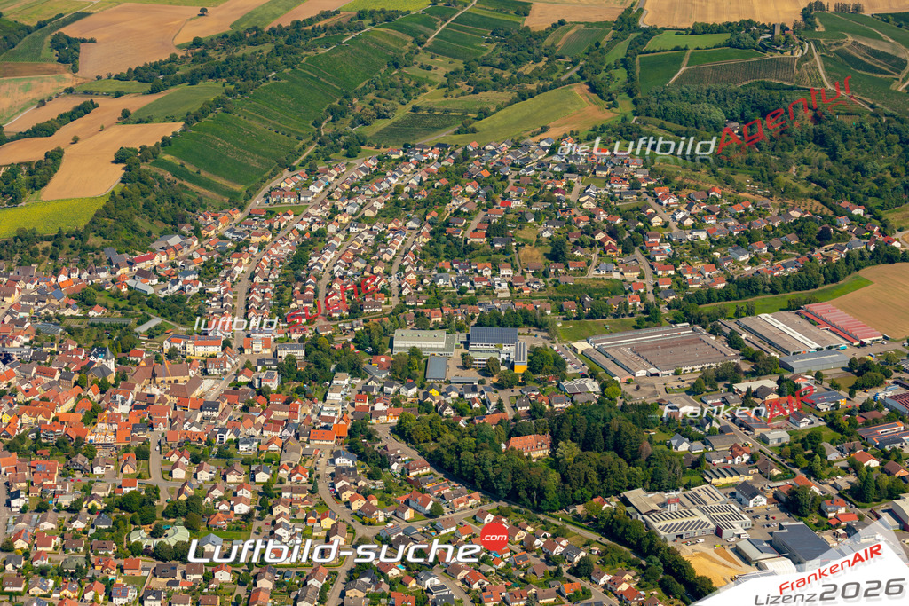 Das Luftbild zeigt :  Sulzfeld - Die Luftaufnahme wurde 2024 vom UL-Flugzeug aus erstellt ( keine Drohne ) - Hochauflösende Luftaufnahme - Für grossformatige Ausdrucke geeignet. Die Geschenkidee !Mit Lizenz und Bildrechte bestellbar