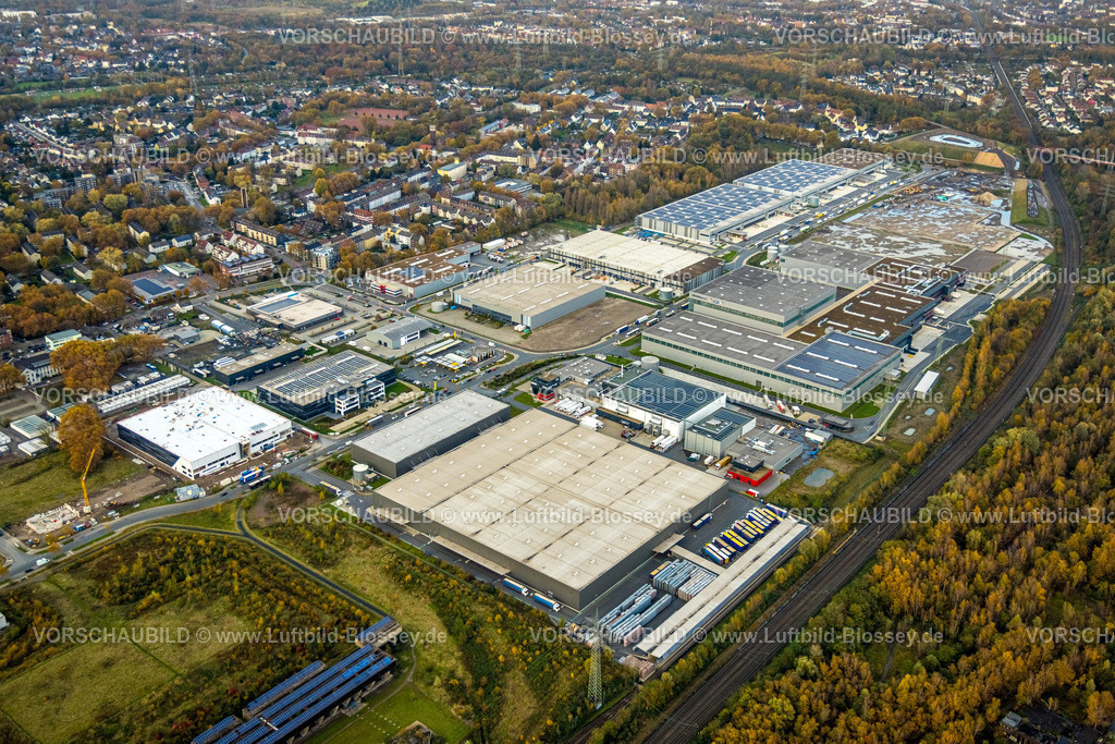 Gelsenkirchen231102928 | Luftbild, Industriepark Schalker Verein, Gewerbegebiet Europastraße, ProReServ Firmengebäude, Imperial Logistics Gebäude, Dokas Handelsgesellschaft mbH mit Solardach, bilstein group Logistikzentrum, umgeben von herbstlichen Laubbäumen, Altstadt, Gelsenkirchen, Ruhrgebiet, Nordrhein-Westfalen, Deutschland