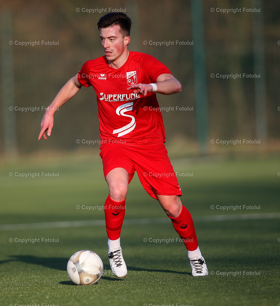 A_LUI_02032024_46 | SPORT,FUSSBALL LT1 OOE LIGA ASKOE OEDT-SV HAIDLMAIR GRUEN WEISS MICHELDORF 02.03.2024 IM BILD: LUKAS PAULIK (OEDT) UND (MICHELDORF) FOTO:FOTOLUI