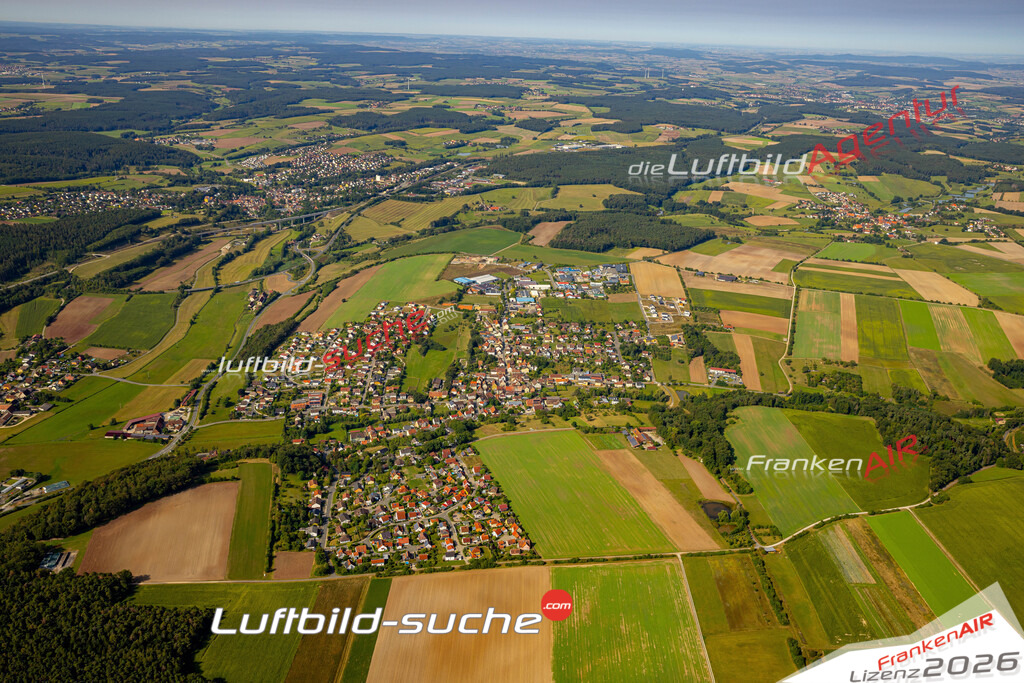 Das Luftbild zeigt : Stadelhof Wilhelmsdorf - Die Luftaufnahme wurde 2024 vom UL-Flugzeug aus erstellt ( keine Drohne ) - Hochauflösende Luftaufnahme - Für grossformatige Ausdrucke geeignet. Die Geschenkidee !Mit Lizenz und Bildrechte bestellbar