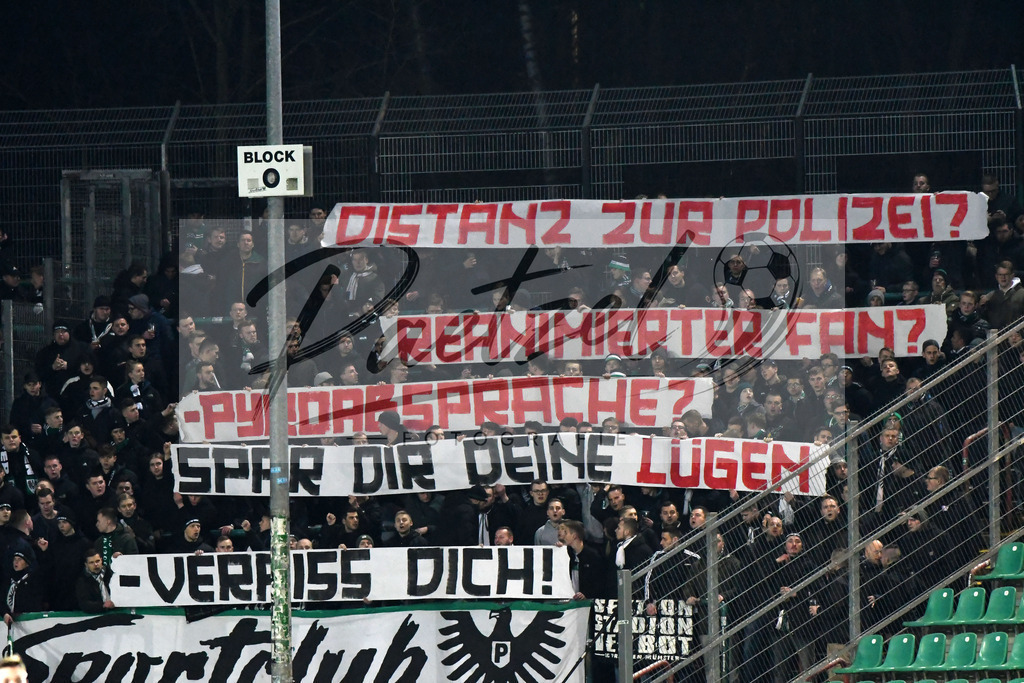 20200214_SCPFWK_0073 | Fussball, Herren: . Die Fans von SC Preussen Muenster waehrend des Spiels der 3. Liga zwischen SC Preussen Muenster und FC Wuerzburger Kickers im Preussenstadion am 14.02.2020 in Muenster, Deutschland.DFB / DFL REGULATIONS PROHIBIT ANY USE OF PHOTOGRAPHS AS IMAGE SEQUENCES AND/OR QUASI-VIDEO. - Realisiert mit Pictrs.com