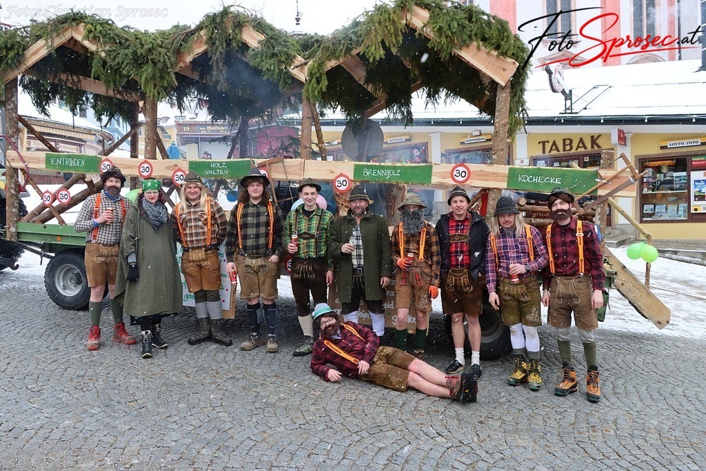 fasching2026-mariazell (69) | Mit meiner Kamera halte ich besondere Augenblicke, faszinierende Landschaften und interessante Details fest. Dabei entstehen ganz unterschiedliche Aufnahmen – von stimmungsvollen Landschaftsfotografien und beeindruckenden Drohnenaufnahmen über Pressefotos - Realisiert mit Pictrs.com