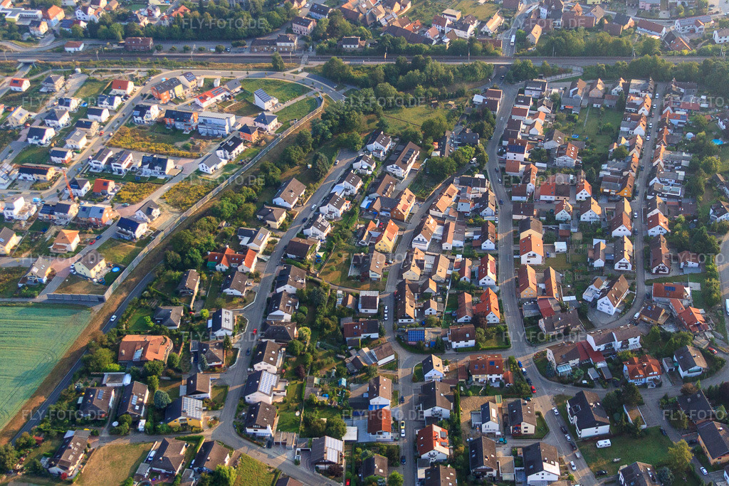 Luftbild: Tulpenstraße, Ringstr im Ortsteil Jöhlingen in Walzbachtal im Bundesland Baden-Württemberg in Deutschland. Foto: IMG_52822.jpg vom 05.09.2012 durch Werner Riehm/FLY-FOTO.deAuflösung des Originals: 4421 x 2947 px
