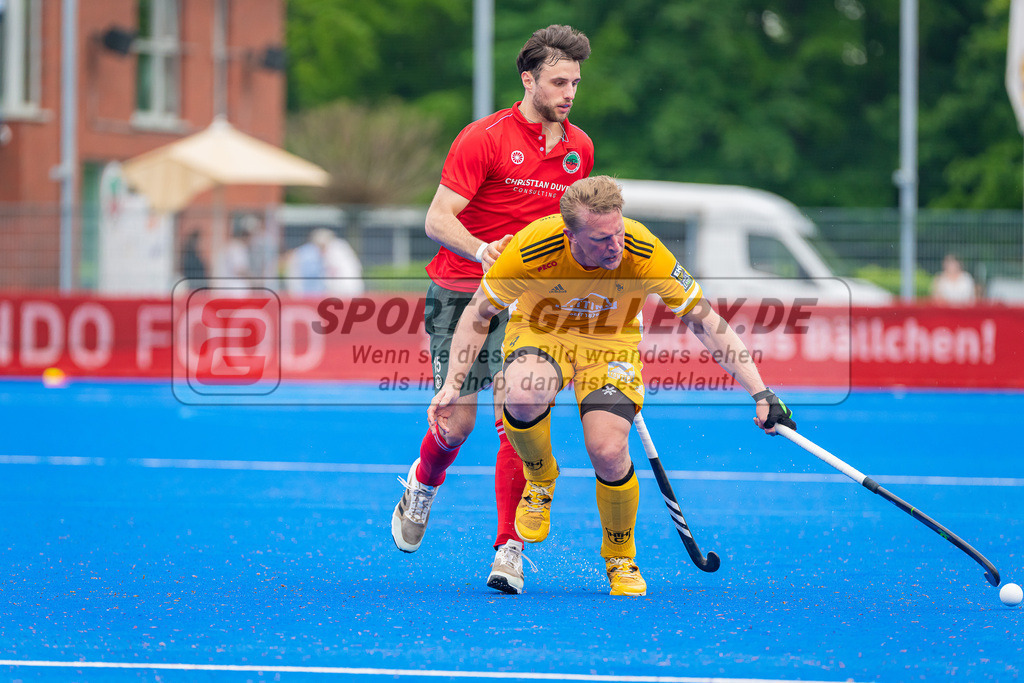 HK_20230507_108004 | 1. Bundesliaga Herren Creefelder HTC - Harvestehuder THC  am 7.5.2023 Crefelder HTC ( CHTC ), Krefeld  , Bachmann Lucas Maximilian ( Crefelder HTC #15 ) , Körper Michael ( Harvestehuder THC #9 )