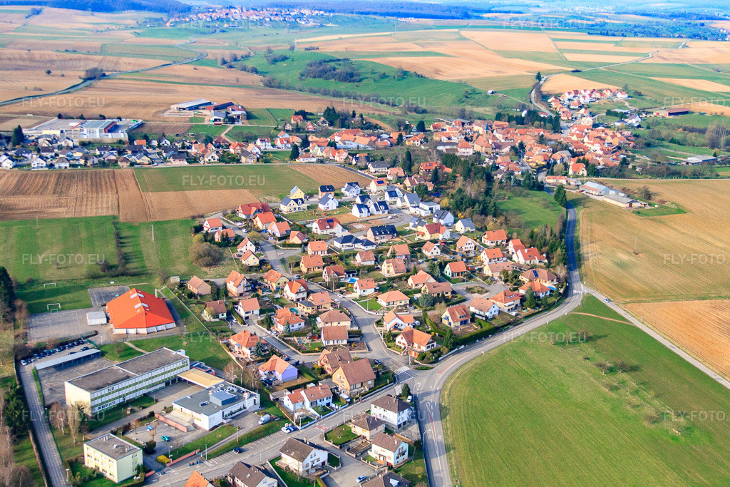 Vue aérienne: Collège val de moder et rue de l'Erope à Val-de-Moder dans le département Bas Rhin, France – .Photo: IMG_38652.jpg prise le 20/03/2011 par Werner Riehm/FLY-FOTO.eu – Résolution de l'original: 4752 x 3168 px – Collège du Val de Moder - Bienvenue dans notre établissement