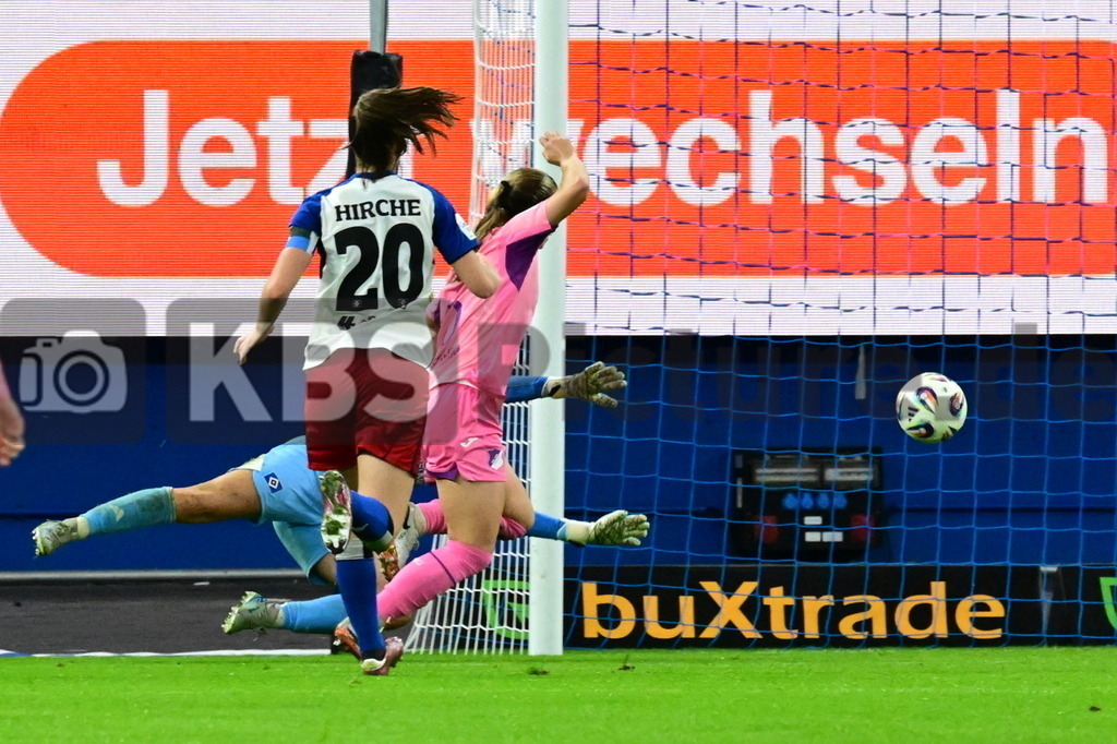KBS Picture_HSV-Hoffenheim_Frauen_037 | v.v. Hirche Emilia (HSV Frauen) , Rankin Jamilla (TSG Hoffenheim Frauen) macht gegen Schuldt Inga (HSV Frauen) das 3:0 ,Sportplatz :  Volksparkstadion, - Realisiert mit Pictrs.com