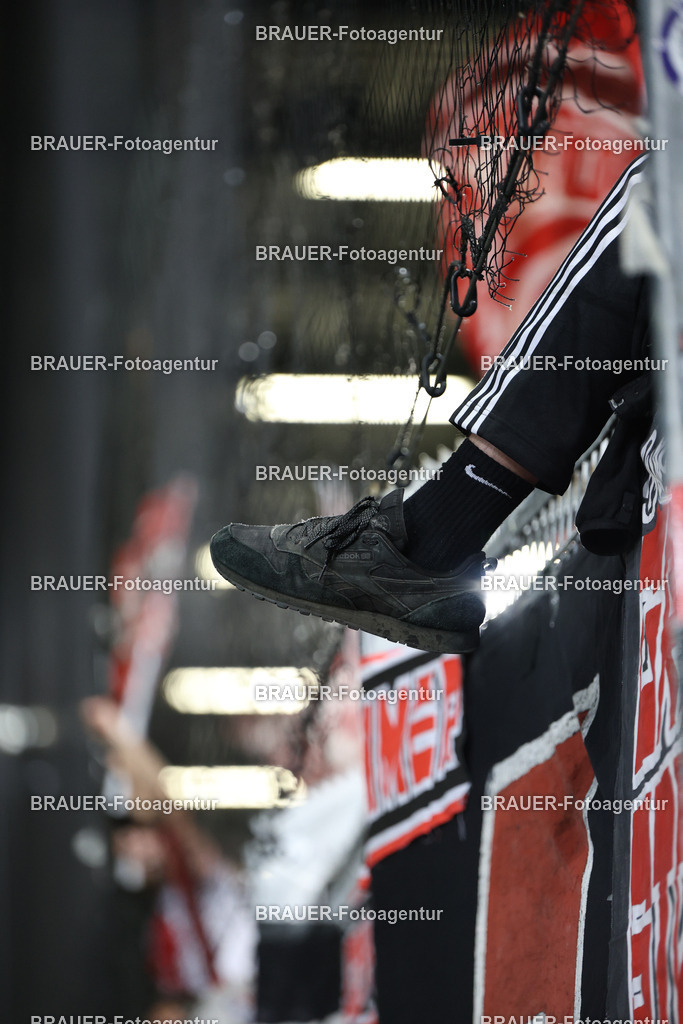 SV Wehen Wiesbaden - Rot-Weiss Essen | Wiesbaden, Deutschland, 22.08.2025XXwährend des drittliga Spiels zwischen SV Wehen Wiesbaden und Rot-Weiss Essen am 22.08.2025 in der BRITA-Arena in Wiesbaden. (Foto von Timo Bluhmki-Schmidt/Brauer Fotoagentur