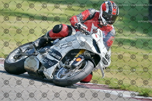 26BT02-1239 | markuskiefer.com - Realisiert mit Pictrs.com