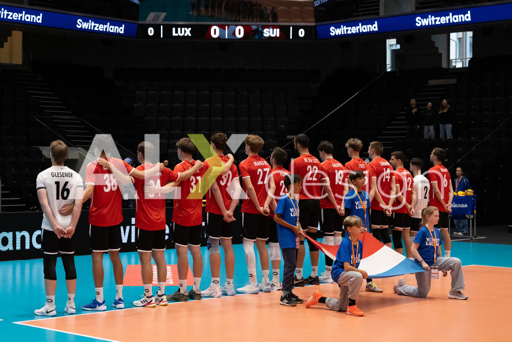 Luxembourg v Switzerland - CEV European League Men | KRIENS, SWITZERLAND - JUNE 12: Team of Luxembourg during the national anthem at the CEV European League match between Luxembourg and Switzerland at Pilatus Arena on June 12, 2026 in Kriens, Switzerland. - Realisiert mit Pictrs.com