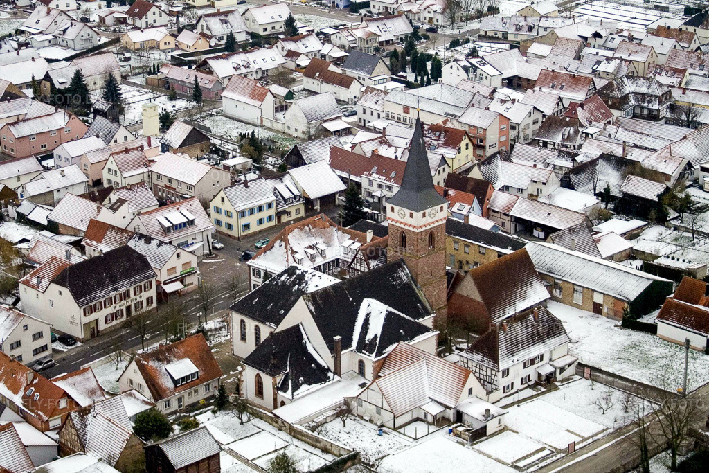 Luftbild: Kirche im Winter bei Schnee im Ortsteil Schaidt in Wörth im Bundesland Rheinland-Pfalz in Deutschland. Foto: IMG_5234.jpg vom 26.01.2007 durch Werner Riehm/FLY-FOTO.de