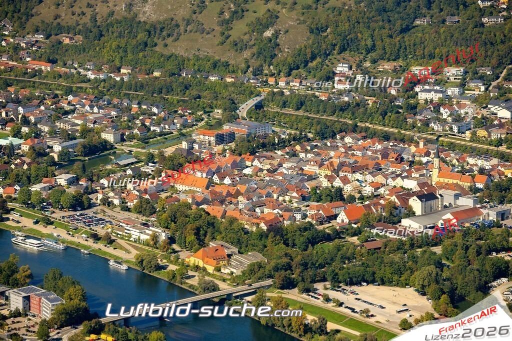 Das Luftbild zeigt :  Kelheim - Die Luftaufnahme wurde 2023 vom UL-Flugzeug aus erstellt ( keine Drohne ) - Hochauflösende Luftaufnahme - Für grossformatige Ausdrucke geeignet. Die Geschenkidee !Mit Lizenz und Bildrechte bestellbar