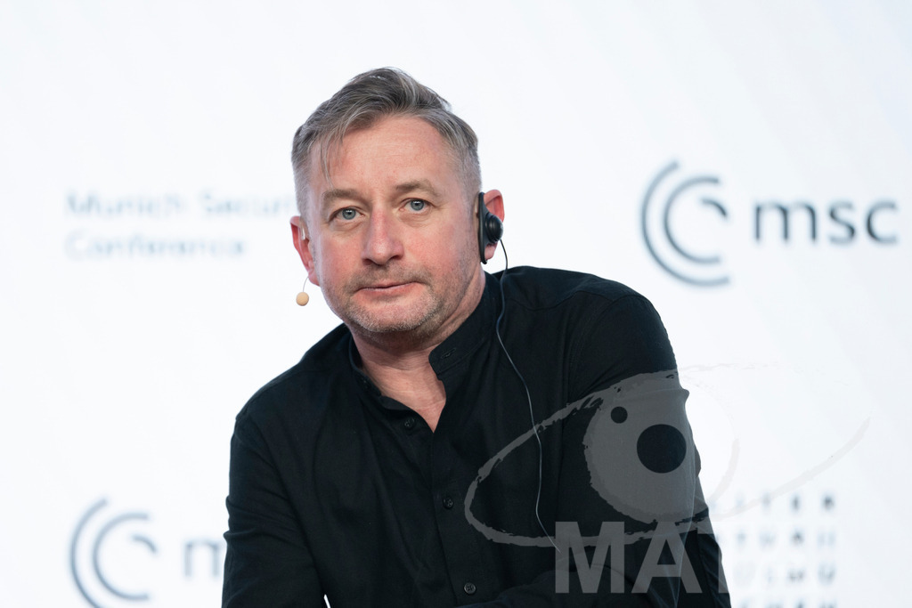 _DWA2936 | Die MSC Security and Literature Series der Münchner Sicherheitskonferenz wird von der ZEIT mitveranstaltet und vom Literaturhaus München unterstützt. Am Donnerstag, 12. Februar (19-20 Uhr), spricht Autor Serhiy Zhadan aus Charkiw mit Chrystia Freeland, Sonderbeauftragte für den Wiederaufbau der Ukraine und ehemalige stellvertretende Premierministerin Kanadas, über die Zukunft der Ukraine - Realisiert mit Pictrs.com