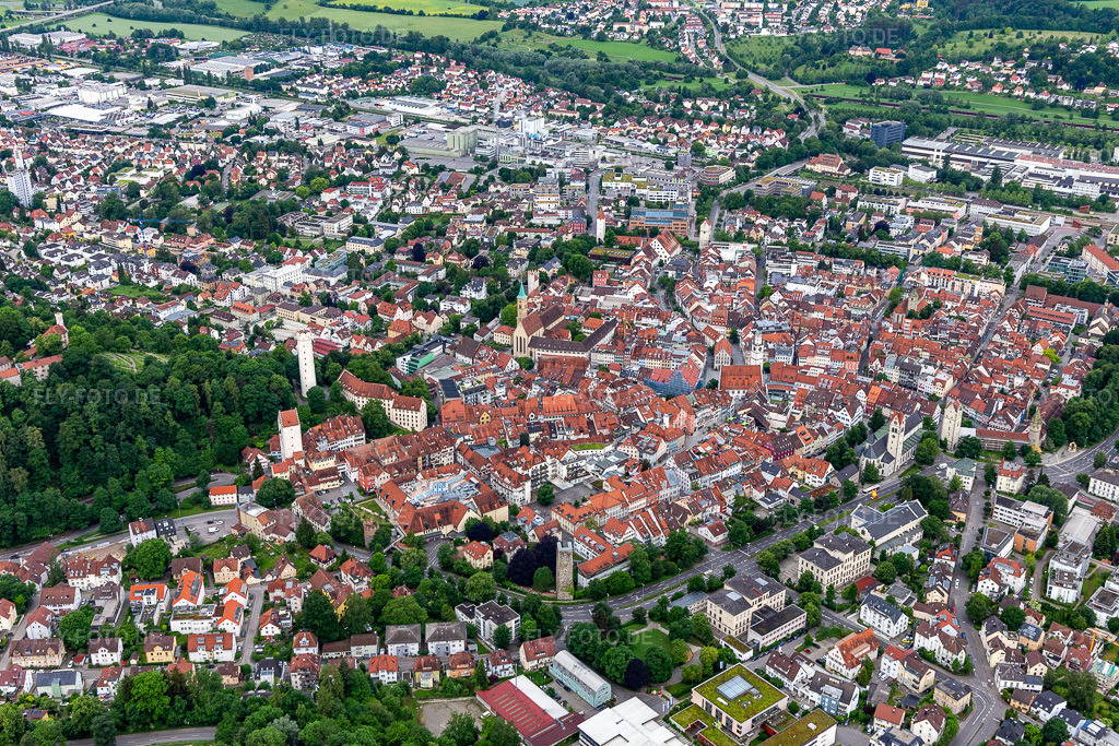 Historische Altstadt https://www.ravensburg-de | Luftbild: Historische Altstadt https://www.ravensburg-de in Ravensburg im Bundesland Baden-Württemberg in Deutschland. Foto: IMG_131958.jpg vom 26.05.2022 durch ©2025 Werner Riehm fly-foto.de/copyright - Realisiert mit Pictrs.com