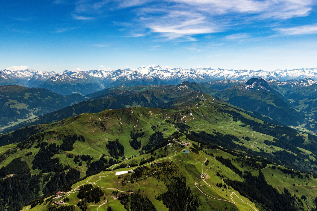 dr__0026680.jpg | KITZBüHEL 25.06.2019 Wald und Berglandschaft Kitzbüheler Alpen in Kirchberg in Tirol in Tirol, Österreich. // Forest and mountain scenery Kitzbueheler Alpen in Kirchberg in Tirol in Tirol, Austria. Foto: Daniel Reiter