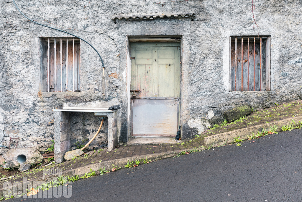 PS-Fassaden-Madeira-2026-11 | Entdecke die größte Bildgalerie der Region mit Fotografien aus dem Allgäu, der Bodenseeregion, Oberschwaben, dem Donautal und der Schwäbischen Alb. Landschaften, Luftaufnahmen und Reisefotografie als Wandbild und Fotokunst. - Realisiert mit Pictrs.com