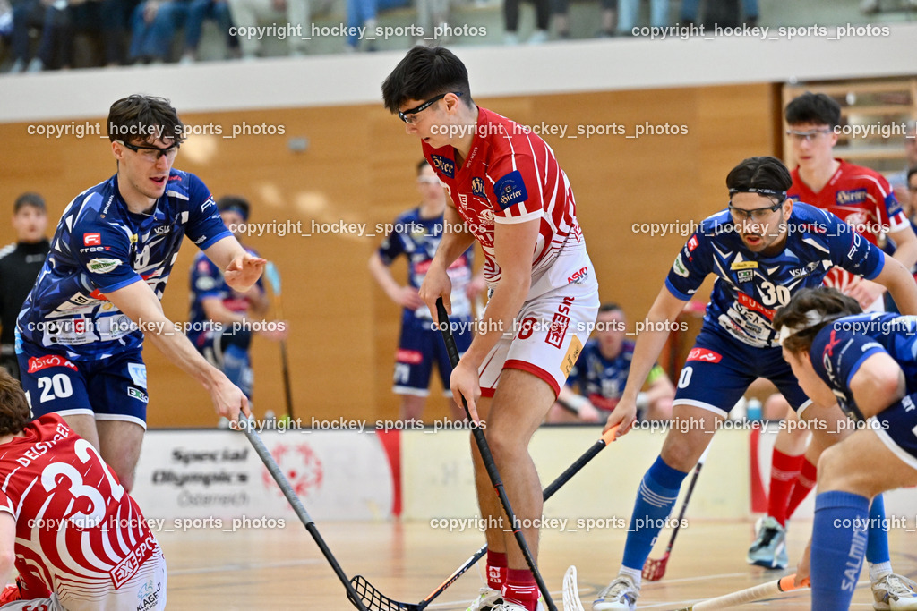 VSV Unihockey vs. KAC Floorball | #20 David Gredler VSV Unihockey, #28 Gabriel Lekas KAC Floorball, #30 Christoph Steiner VSV Unihockey, VSV Unihockey vs. KAC Floorball, VSV Unihockey vs. KAC Floorball am 12.04.2025 in Villach (Ballspielhalle St. Martin), Austria, (Photo by Bernd Stefan)
