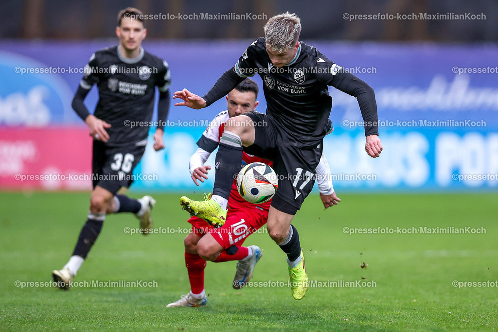 FCVK21122401058 | 21.12.2024, Fußball, FC Viktoria Köln – SV Sandhausen, 3.Liga, Sportpark Höhenberg, Saison 2024 2025: Albion Vrenezi (Viktoria Köln #10) im Zweikampf gegen David Otto (Sandhausen #17)DFB regulations prohibit any use of photographs as image sequences and or quasi-video.