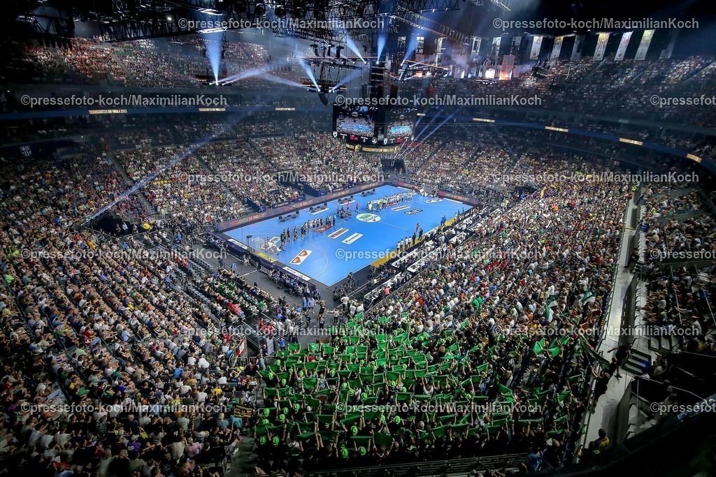 KoeEHF14062501125 | 14.06.2025, Handball, Halbfinale TruckScout24 EHF FINAL4, LANXESS arena Köln, Füchse Berlin - HBC Nantes: Innenansicht Übersicht Übersichtsbild Zuschauer Show Besucher Voll Ausverkauft Halbzeitshow