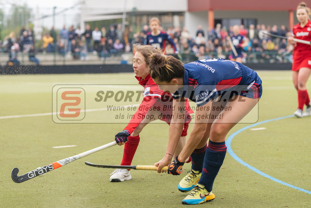 HK_20230416_107083 | 1. Bundesliga Damen Düsseldorfer HC - Rot-Weiss Köln am 16.4.2023 DHC Düsseldorf, Düsseldorf , Lea Thomas ( Rot-Weiss Köln #35 ) , Agustina Albertarrio ( Düsseldorfer HC #9 )