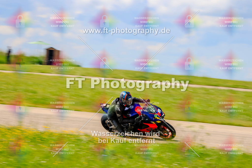 MotoTeam-0437 | Hier findet Ihr Bilder von Touristenfahrten auf der Nürburgring Nordschleife oder von anderen Veranstaltungen die ich besucht habe. Viel Spass beim Durch Schauen 