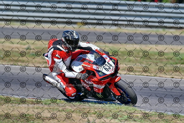 26bt04-0013 | markuskiefer.com - Realisiert mit Pictrs.com