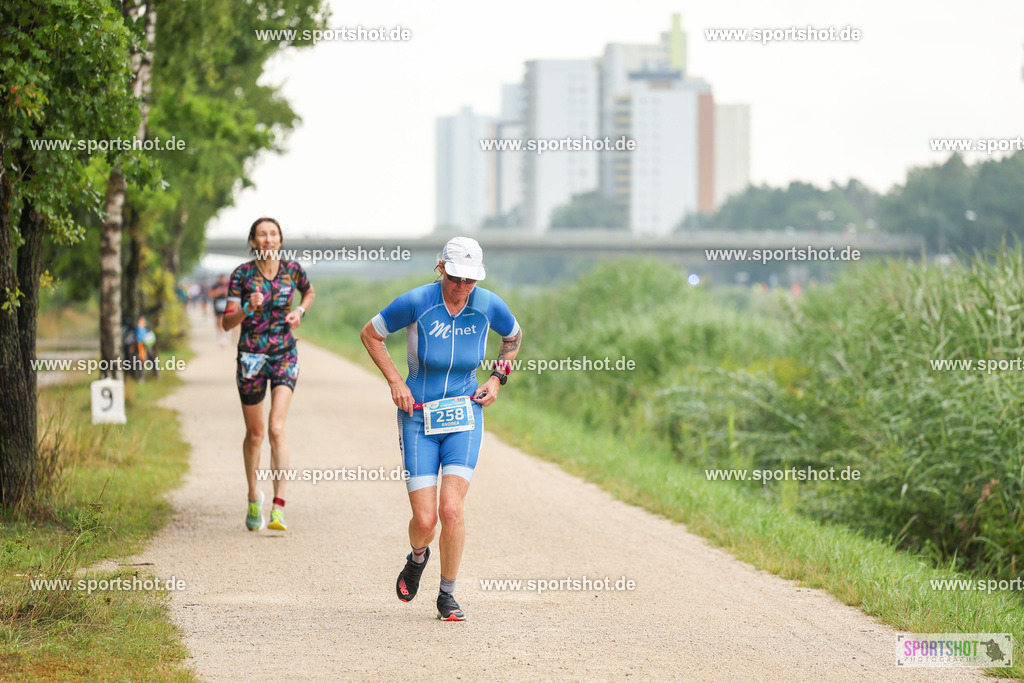 LUR_1984 | 34. M-net Erlanger Triathlon 2025 #erlangertriathlon  #mnettriathlon2025 #mnettriathlon #team #olympischedistanz #mitteldistanz #triathlon #maindonaukanal  #erlangertriathlon2025 #yourpictrs #tv1848 #tv1848erlangen  #triathlonbayern #sportinerlangen #demsportverbunden #sportshot_your_pictrs Copyright: www.sportshot.de