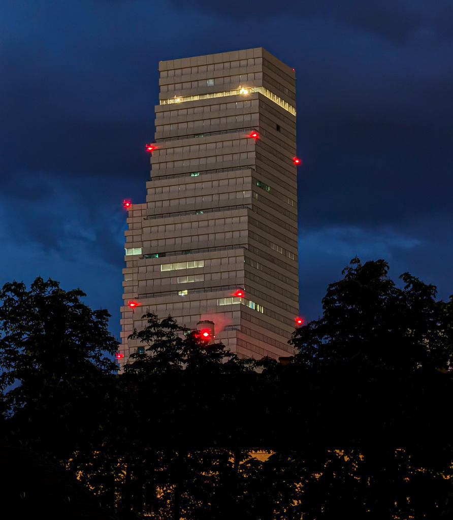 Signal Tower | Exklusive Fotokunst & Moderne Wandbilder für dein Zuhause - Realisiert mit Pictrs.com