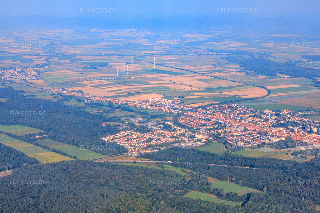 Luftbild: Stadtübersicht von Südosten in Kandel im Bundesland Rheinland-Pfalz in Deutschland. Foto: IMG_52931.jpg vom 05.09.2012 durch Werner Riehm/FLY-FOTO.de