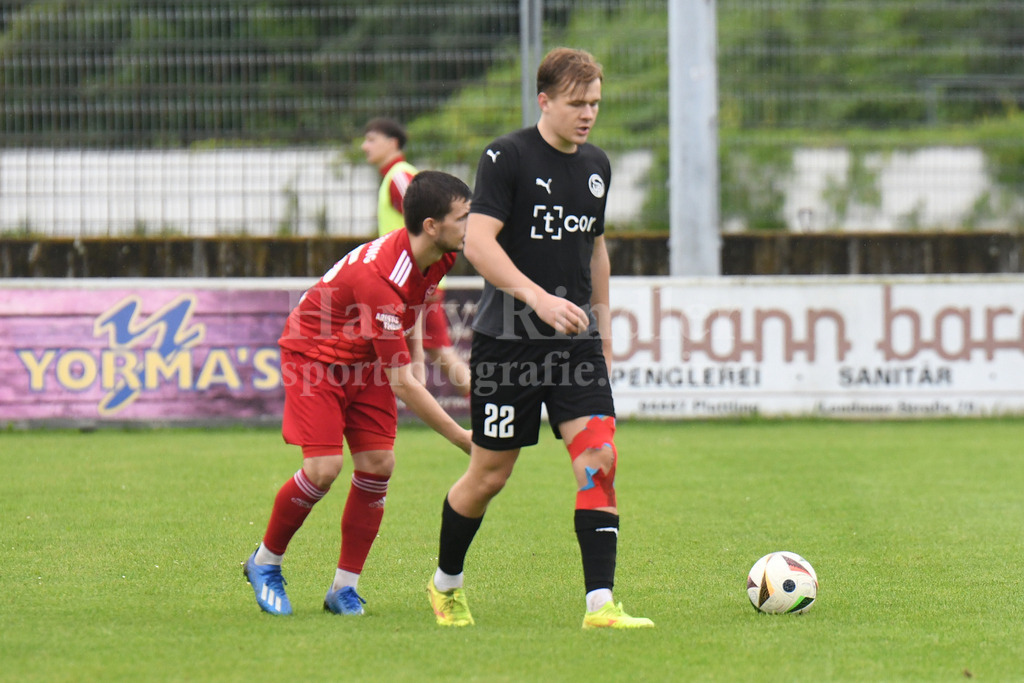 SpVgg Plattling : FC Ergolding | Sebastian Niedermayer (SpVgg Plattling) - Realisiert mit Pictrs.com