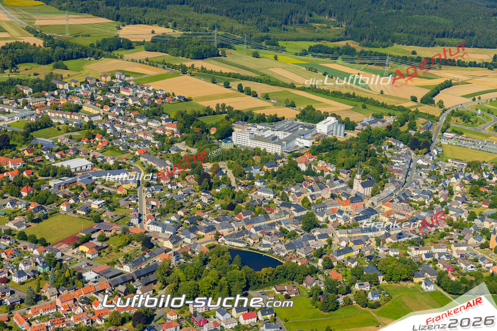 Luftaufnahme von Kirchenlamitz - Die Luftaufnahme wurde 2025 vom UL-Flugzeug heraus erstellt ( keine Drohne ) - Hochauflösende Luftaufnahme - für professionelle Ausdrucke geeignet. Die Geschenkidee !Mit Lizenz und Bildrechte bestellbar