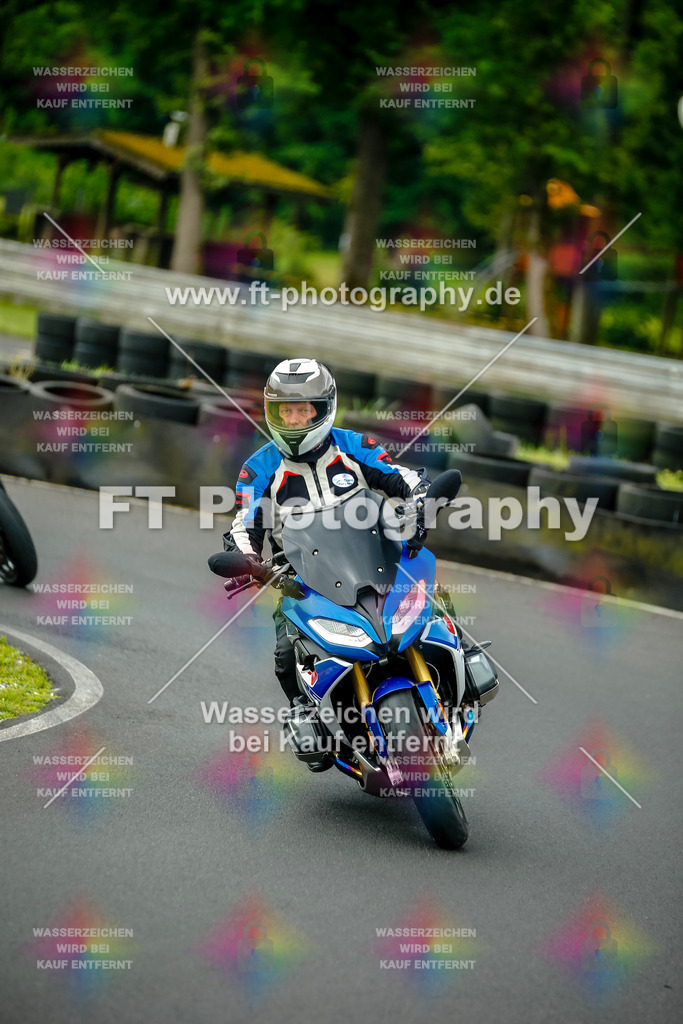 VBK-4131 | Hier findet Ihr Bilder von Touristenfahrten auf der Nürburgring Nordschleife oder von anderen Veranstaltungen die ich besucht habe. Viel Spass beim Durch Schauen 