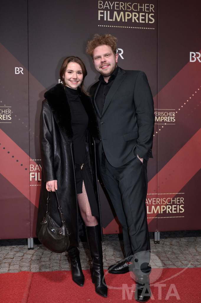 _DWI5133 | Carolin Garnier und Johannes Berzl bei der Verleihung des 47. Bayerischen Filmpreises 2026  im Prinzregententheater. München, 23.01.2026 - Realisiert mit Pictrs.com