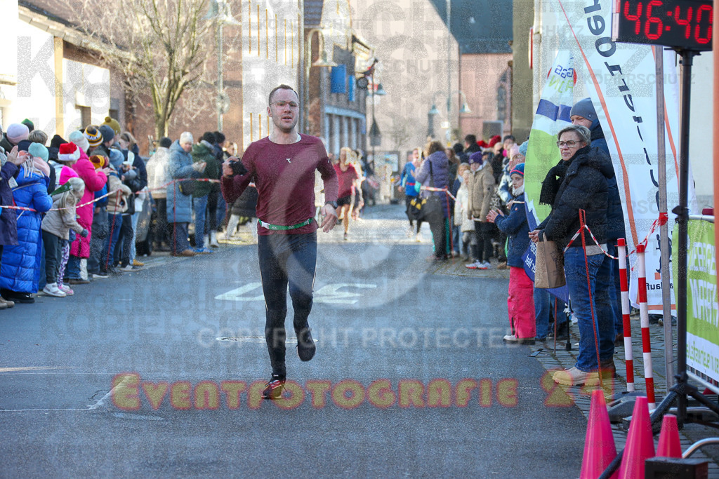 241201_1222_EX1_1897 | Sportfotografie im Rhein-Sieg Kreis, Köln, Bonn, NRW, Rheinland Pfalz, Hessen, etc. Unser Tätigkeitsfeld umfasst den Laufsport vom Volkslauf über den Marathon, Duathlon, Triathon bis zum Ultralauf wie Kölnpfad Ultra oder Schindertrail.